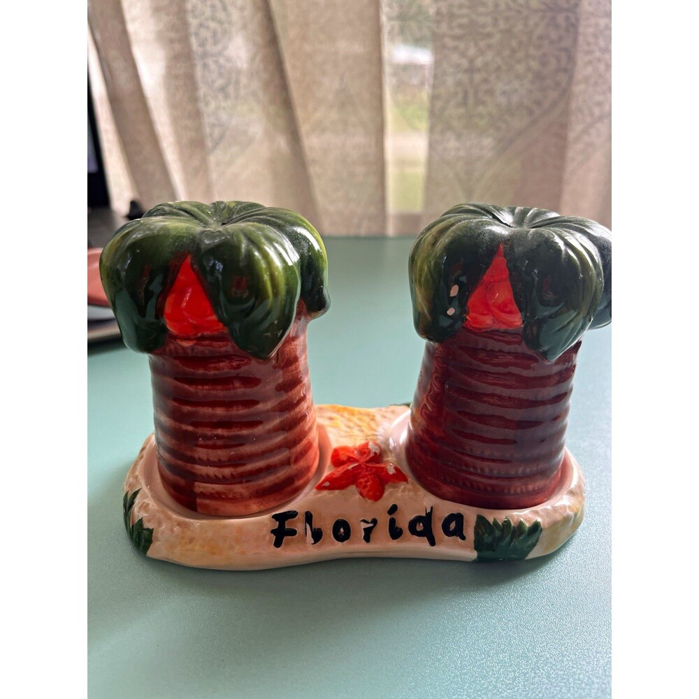 Vintage Florida Souvenir Palm Tree Salt & Pepper Shakers with Tray Holder Stand